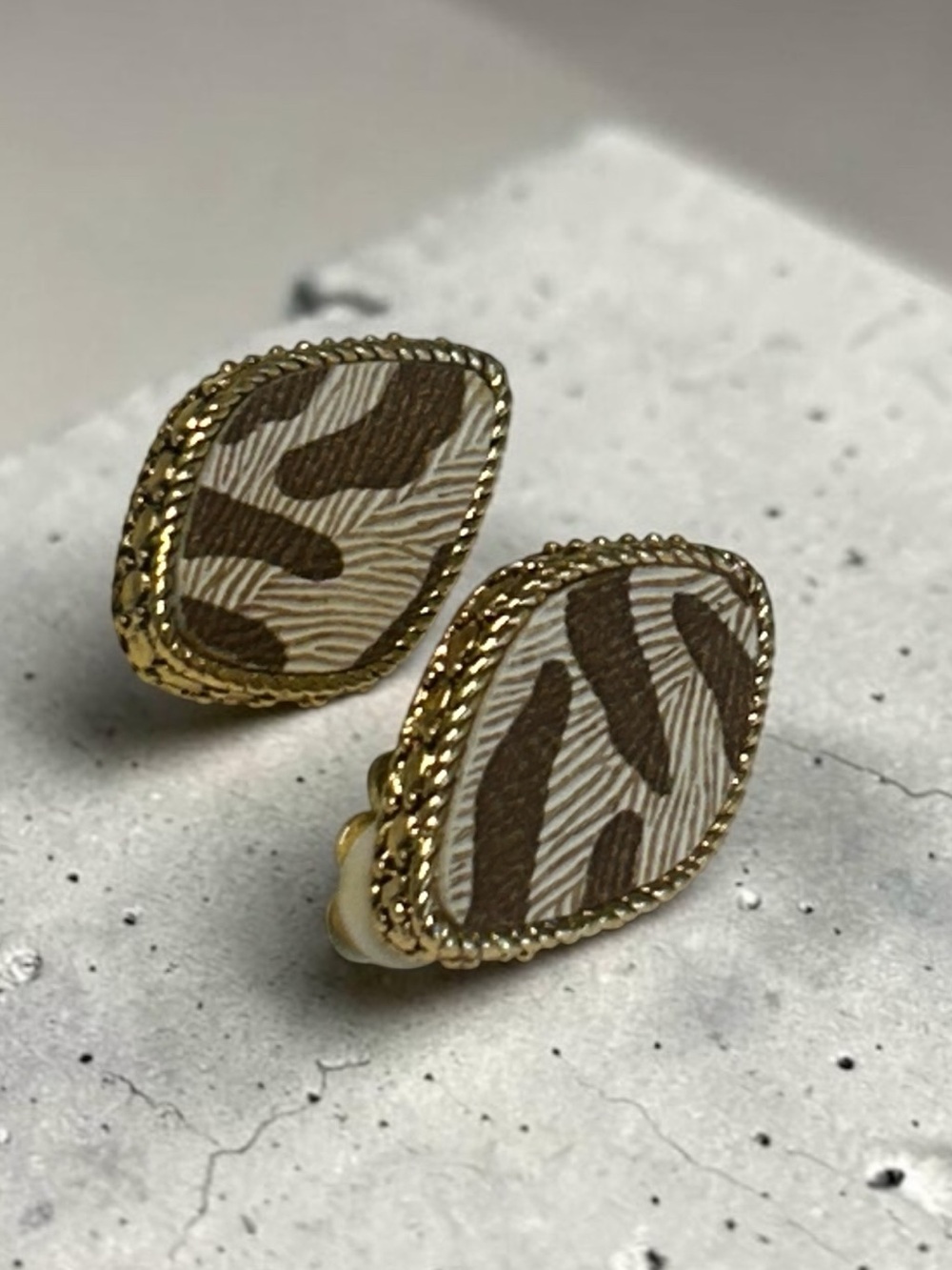 Vintage 1980s Gold Beige Zebra Stripe Clip On Statement Earrings